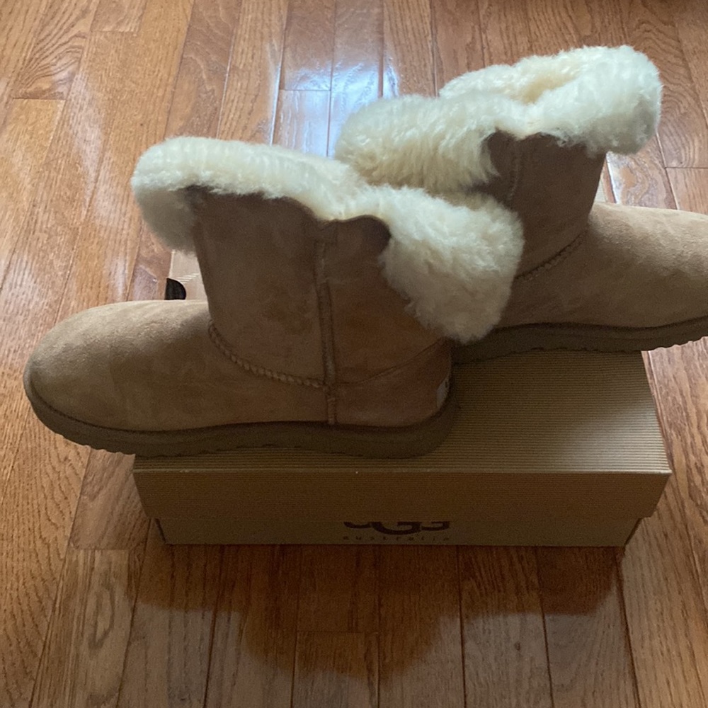 Ugg Australia Bailey Button - Picture 6 of 7